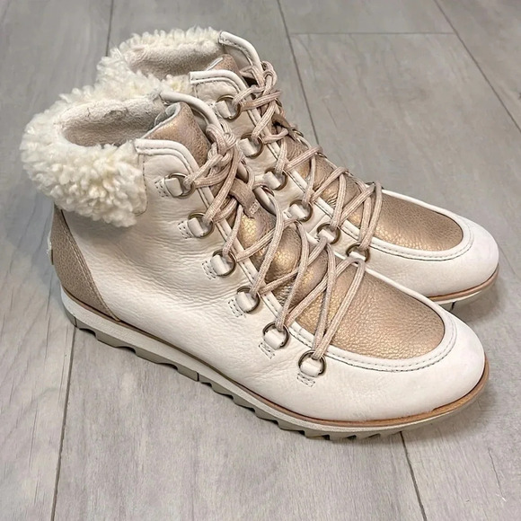 SOREL Women's Harlow Lace Lux Waterproof Leather Booties, Size 8.5 - Picture 3 of 10